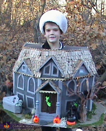 DIY Haunted House Costume