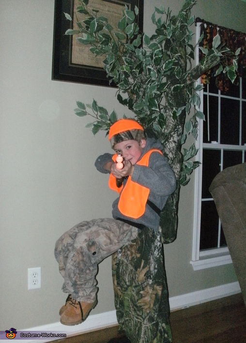 Hunter in a Tree Stand - DIY Illusion Halloween Costume - Photo 2/2