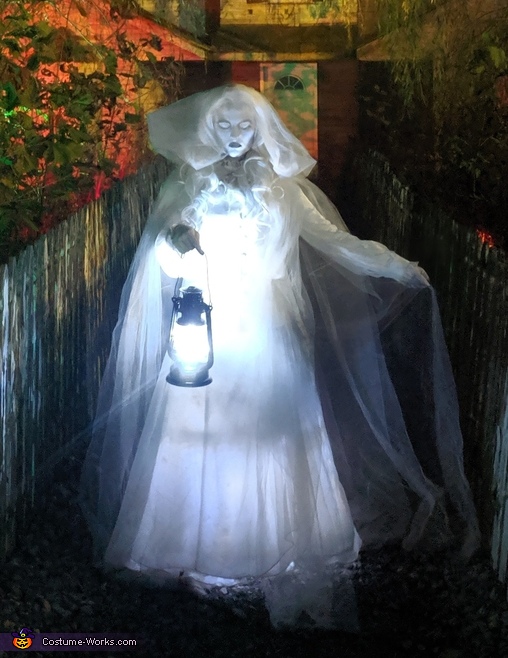 Illuminated Ghost Costume DIY