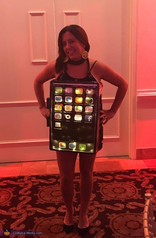 iPhone 9 Costume