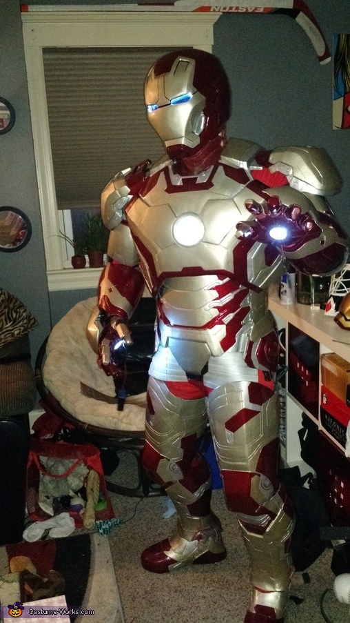 Iron man mk 42 hot sale suit