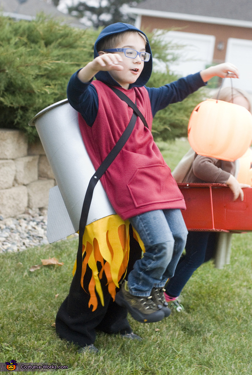 Jet Pack Man - Creative Homemade Illusion Costume