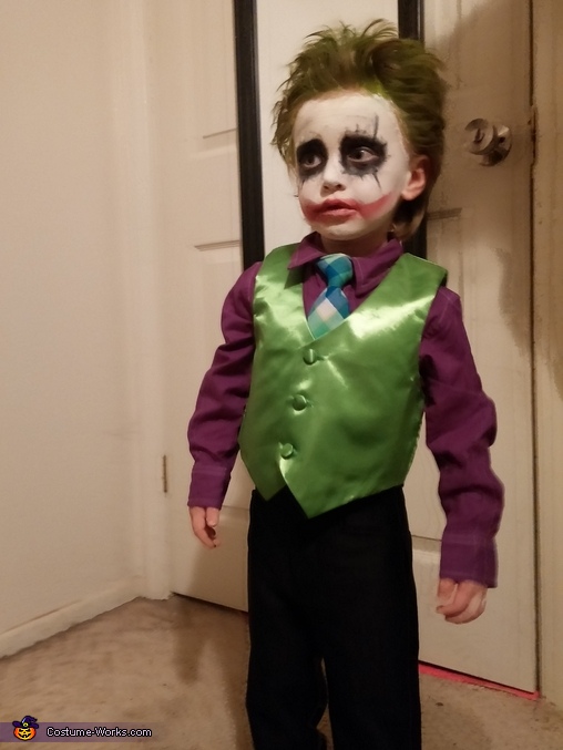 Creative DIY Joker Costume | DIY Costumes Under $25 - Photo 2/2