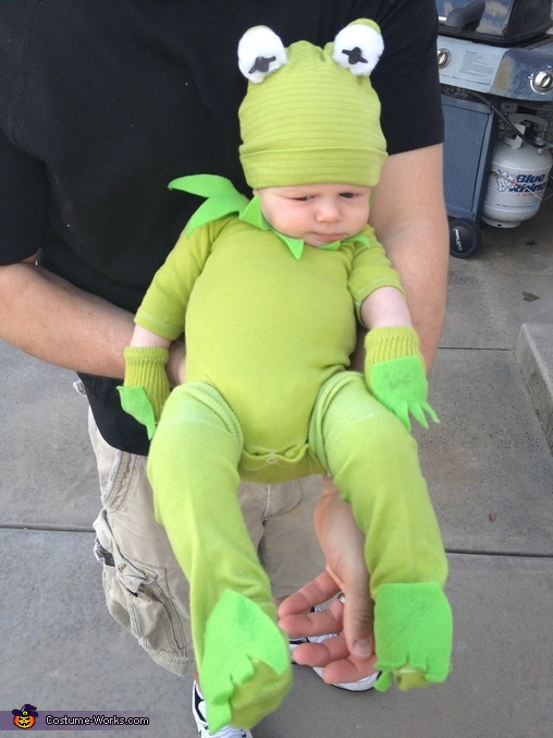 Kermit the Frog DIY Baby Costume - Photo 2/5