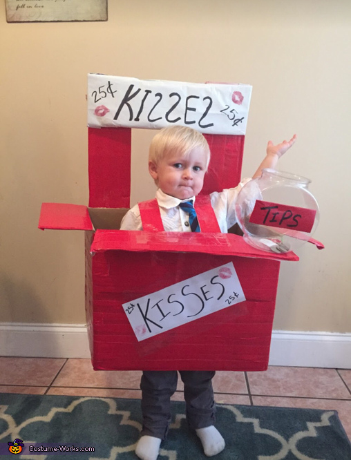 Kissing Booth Costume | Mind Blowing DIY Costumes