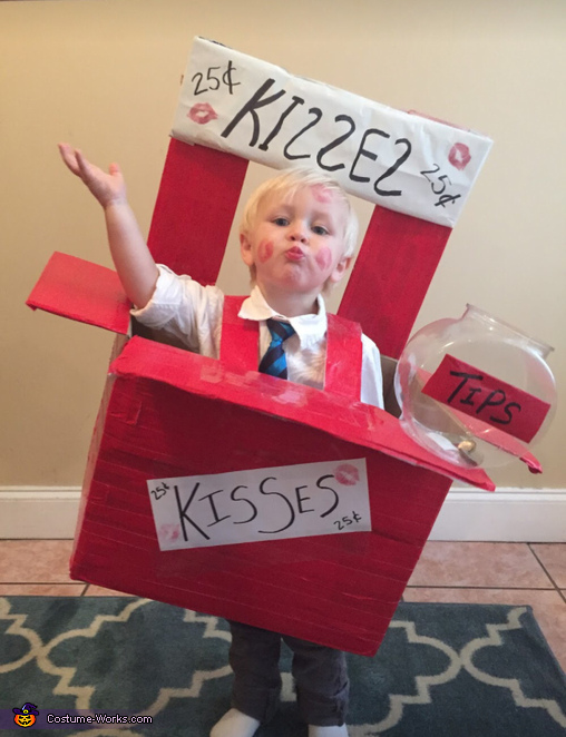 Kissing Booth Costume | Mind Blowing DIY Costumes - Photo 3/4