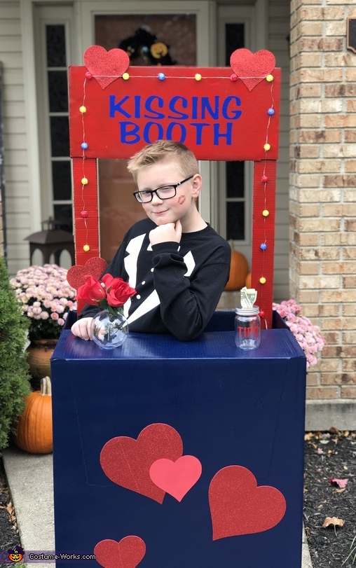 Kissing Booth Costume