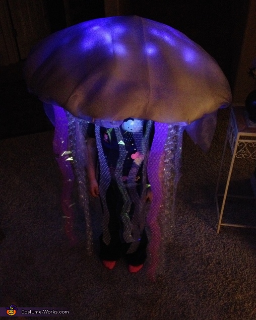LED Jellyfish Costume | DIY Costumes Under $45 - Photo 3/3