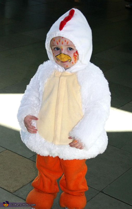 A girl paint mascot on her face.