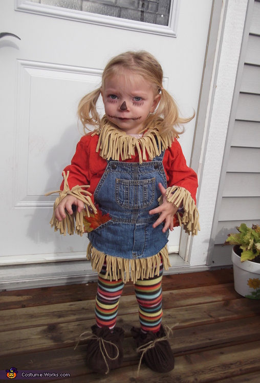 Lil' Scarecrow - Baby Halloween Costume | No-Sew DIY Costumes - Photo 2/3