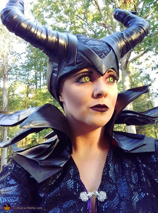 Beautiful DIY Maleficent Costume | Mind Blowing DIY Costumes - Photo 3/3