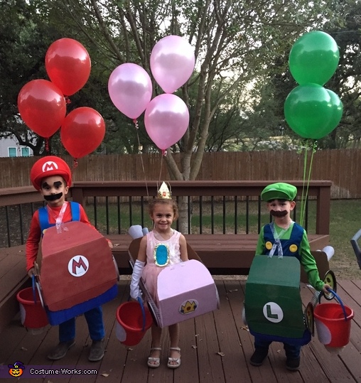 DIY Mario Kart Costume  Mario halloween costumes, Mario kart costumes, Mario  costume diy