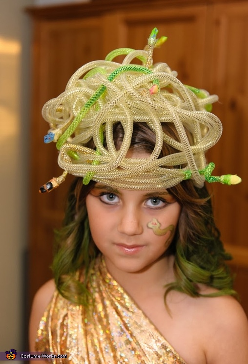 Child's DIY Medusa Costume - Photo 3/5