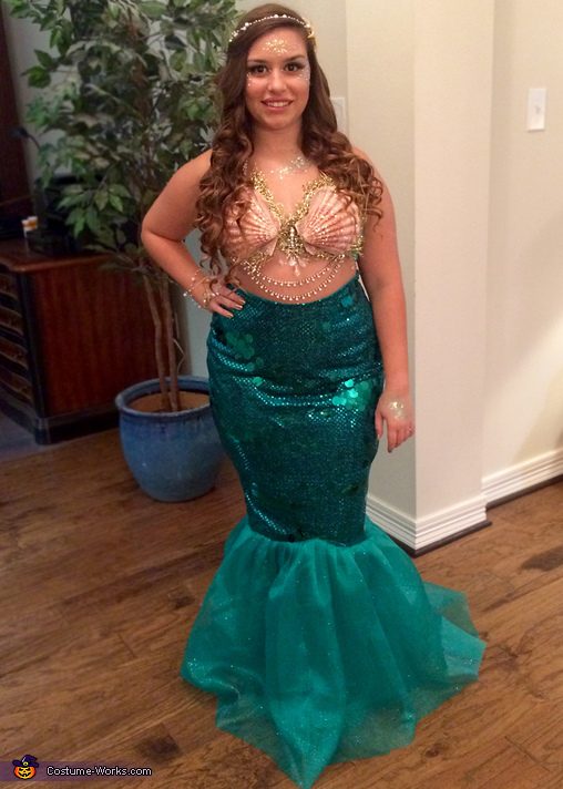 DIY Mermaid Shell Bra Top - Halloween  Mermaid costume diy, Mermaid diy,  Mermaid halloween costumes