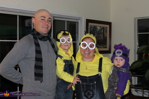 Minions Family Costume