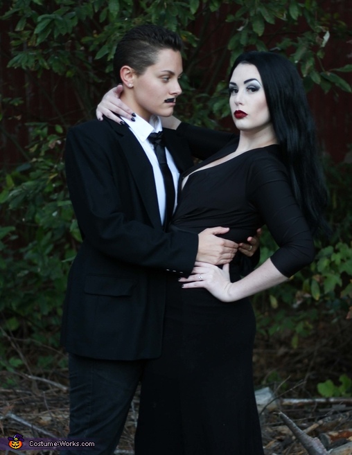 https://photos.costume-works.com/full/morticia_and_gomez_addams7.jpg