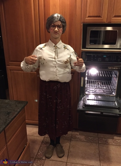 Mrs. Doubtfire DIY Costume