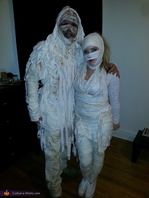 How to Make a DIY Mummy Costume for Halloween