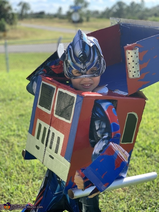 diy-optimus-prime-transformers-costume-easy-diy-costumes-photo-4-4