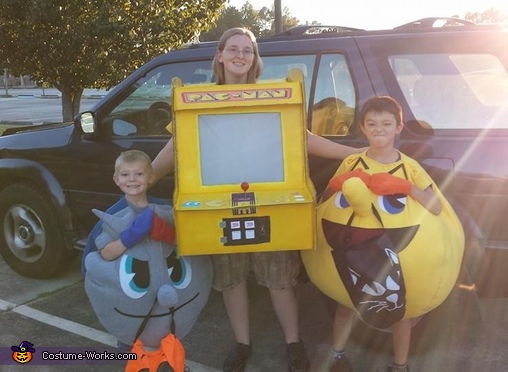 Pacman Arcade Game Costume | Creative DIY Costumes