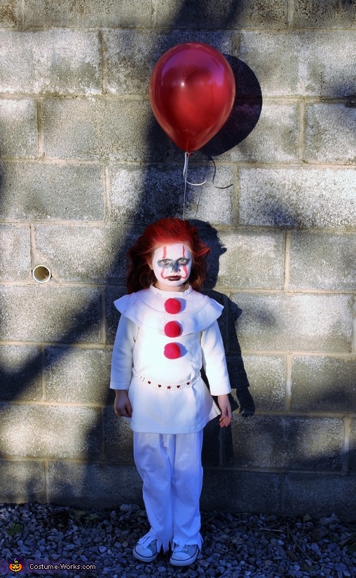 DIY Pennywise Halloween Costume for Girls | Last Minute Costume Ideas