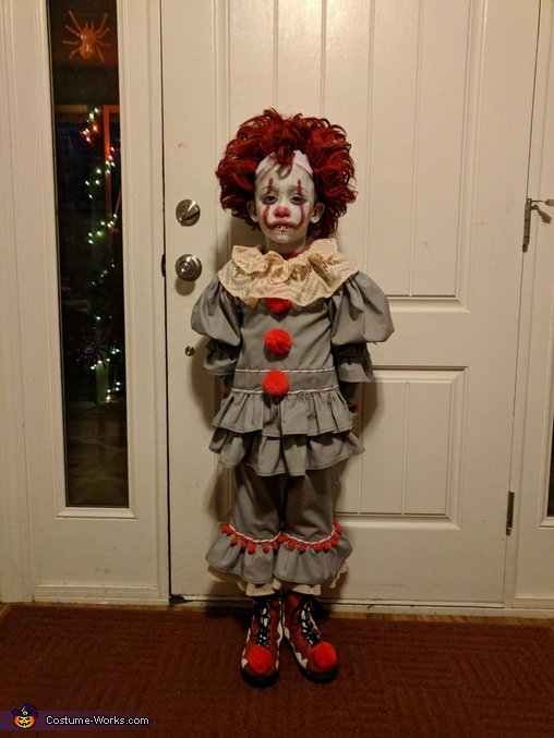 Pennywise Child Halloween Costume | Last Minute Costume Ideas - Photo 2/4