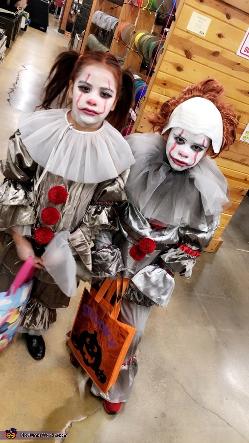 Girl's Pennywise Costume | Easy DIY Costumes