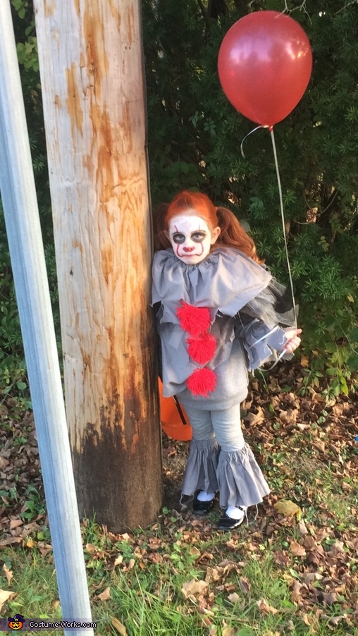 Pennywise Homemade Costume for Girls | Coolest DIY Costumes - Photo 4/4