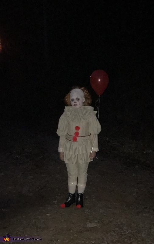Pennywise worn by Nina Costume