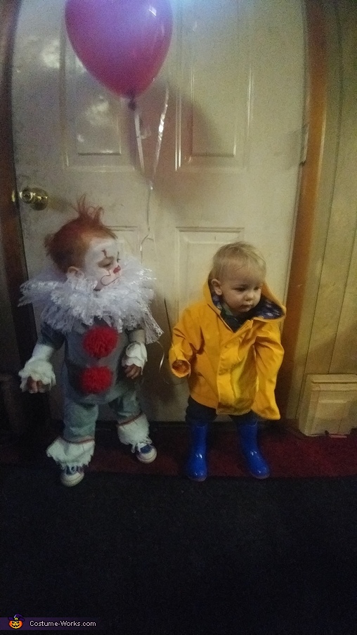 Pennywise and Georgie Twins Halloween Costume - Photo 2/4