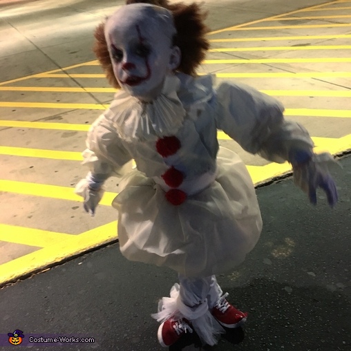 Pennywise the Dancing Clown Child Costume - Photo 4/8