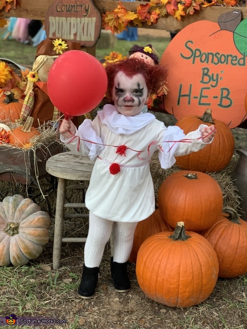 Pennywise Toddler Costume | No-Sew DIY Costumes - Photo 2/3