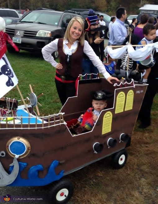 Pirate aboard his own Ship Costume