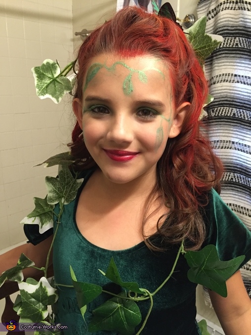 DIY Poison Ivy Girl's Costume | No-Sew DIY Costumes - Photo 2/3