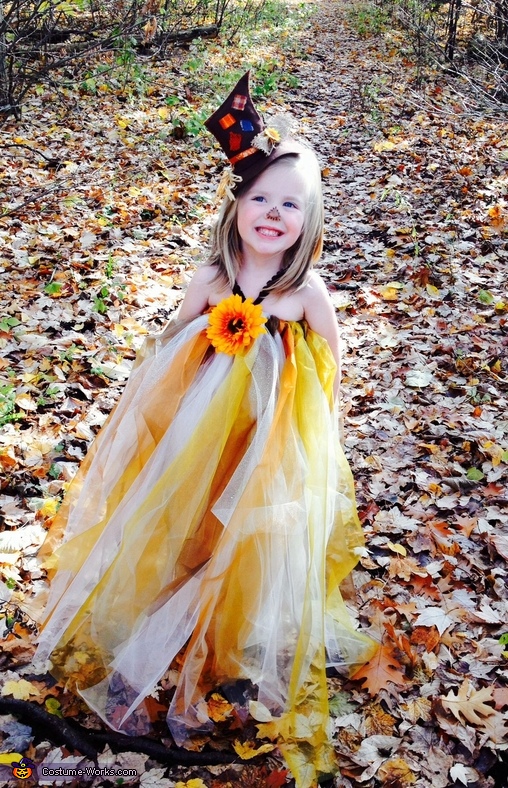 Pretty Scarecrow - DIY Halloween Costume | Unique DIY Costumes