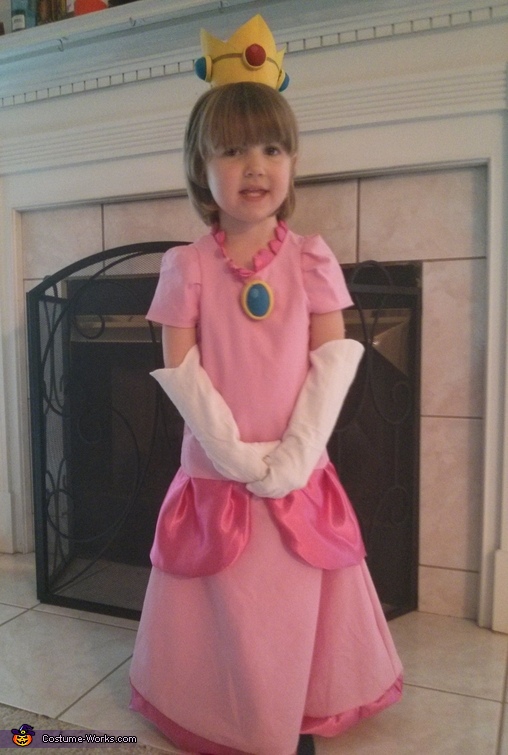 Princess Peach Child Costume  Princess peach costume, Peach costume,  Princess peach costume diy