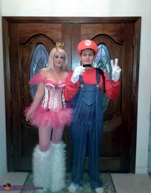 Funny Peach and Mario Costume For Couples - Horrifiq