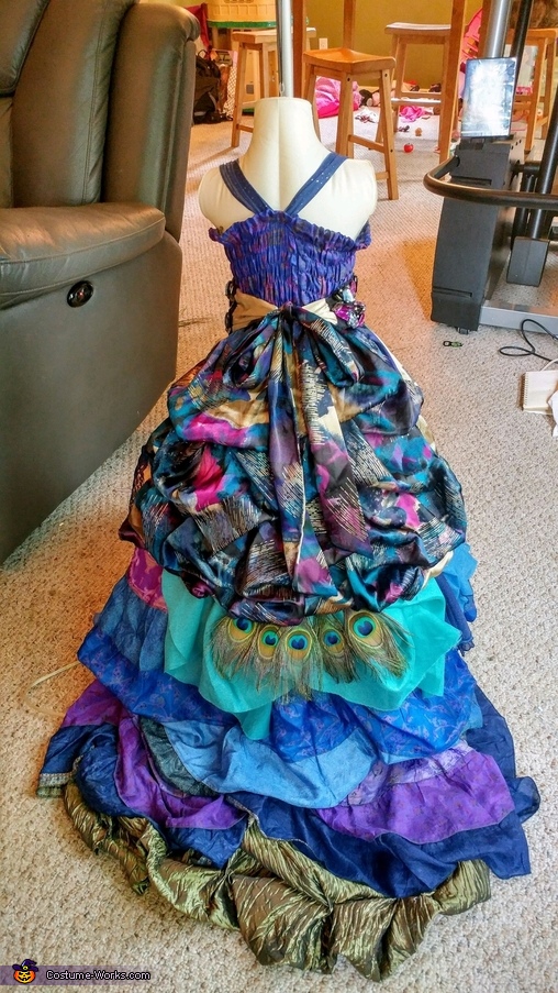 Princess Peacock Costume | Creative Costume Ideas - Photo 10/10