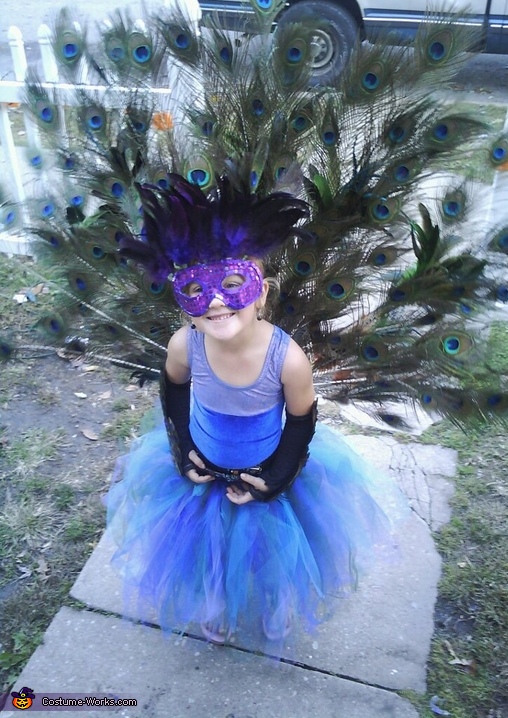 Awesome Homemade Peacock Costume for Girls | Last Minute Costume Ideas