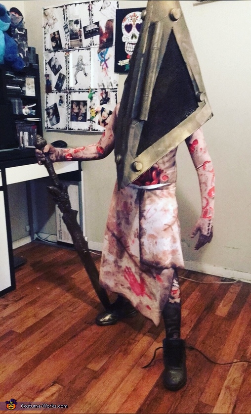 Make Your Own: Pyramid Head, Carbon Costume