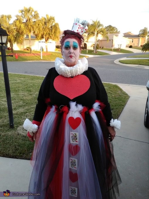 women queen of hearts costume