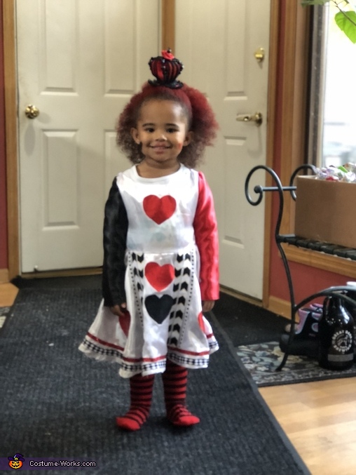 Queen of Hearts Costume | Mind Blowing DIY Costumes - Photo 3/6