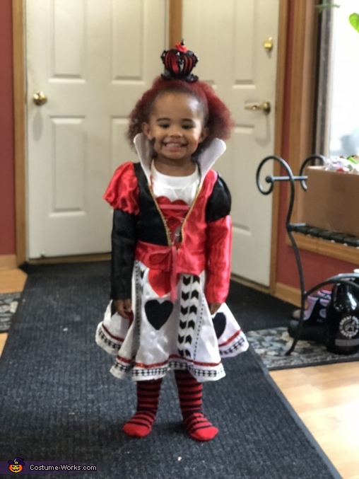 Queen of Hearts Costume | Mind Blowing DIY Costumes - Photo 4/6