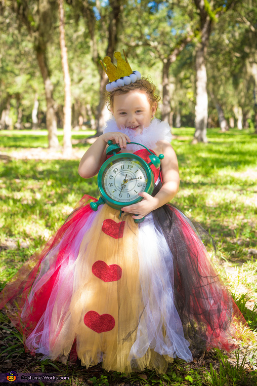 Creative DIY Queen of Hearts Costume for a Girl | DIY Costumes Under $25