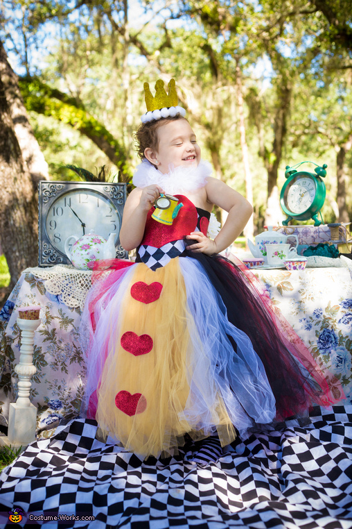 Creative DIY Queen of Hearts Costume for a Girl | DIY Costumes Under ...