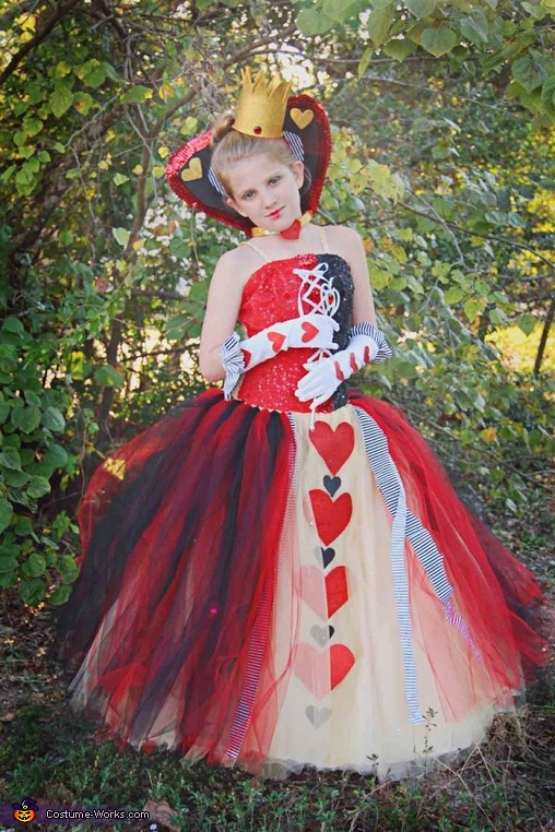 Coolest Queen Of Hearts Costume For A Girl Mind Blowing Diy Costumes
