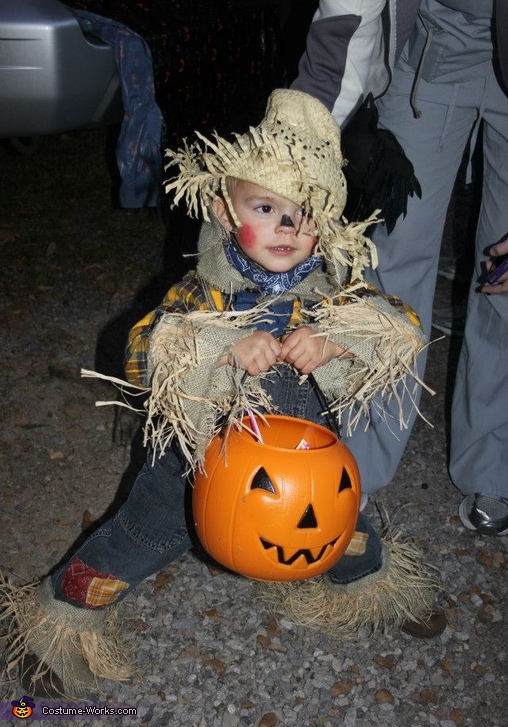 Homemade Scarecrow Costume for a Baby | Original DIY Costumes