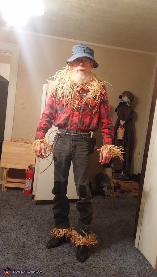 Scarecrow Men's Halloween Costume | No-Sew DIY Costumes