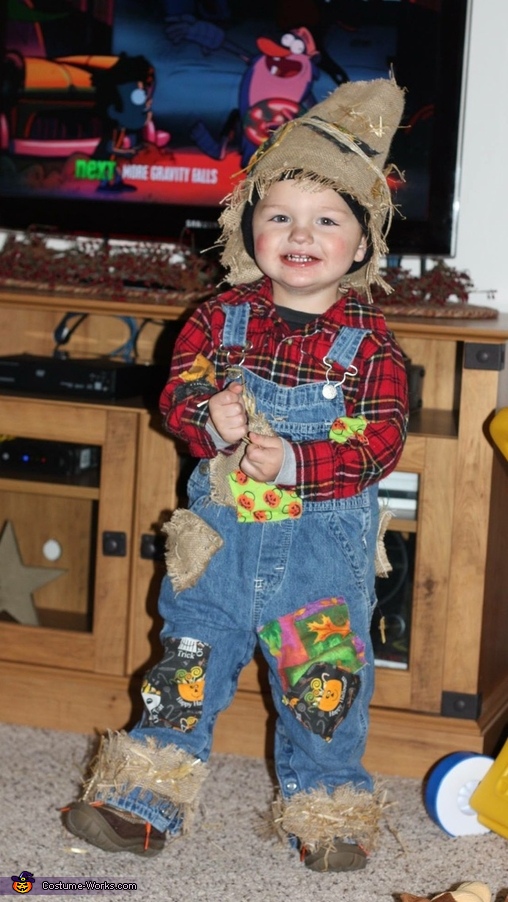 DIY Scarecrow Baby Costume
