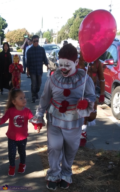 Scary Clown Costume | No-Sew DIY Costumes - Photo 4/4